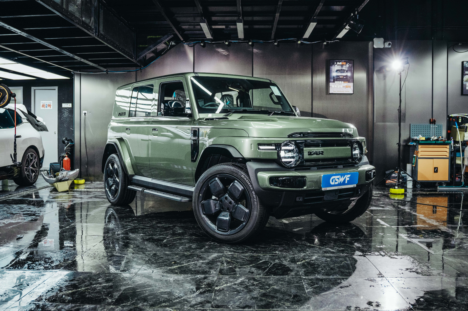 ICAUR V23 施工前原車車漆狀態(未進行 GSWF Chroma Guard Energize Green Metallic X Gloss Night Sky Colour PPF 前的實拍)