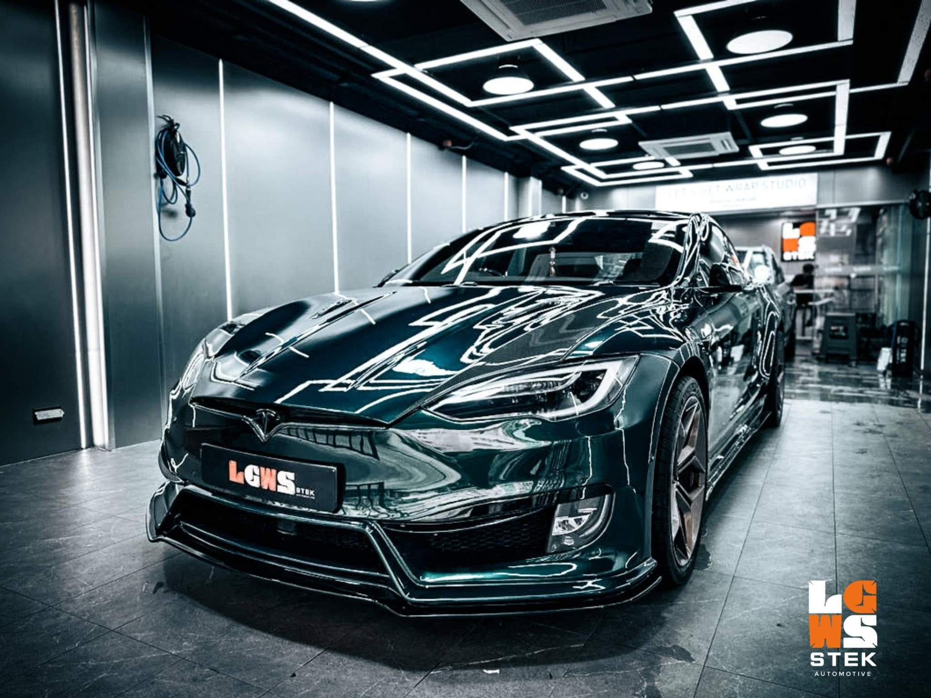 Tesla Model S 75D (2016) CYBIRX IRONMIX British Racing Green Colour PPF (英國賽車綠轉色 TPU 漆面保護膜)